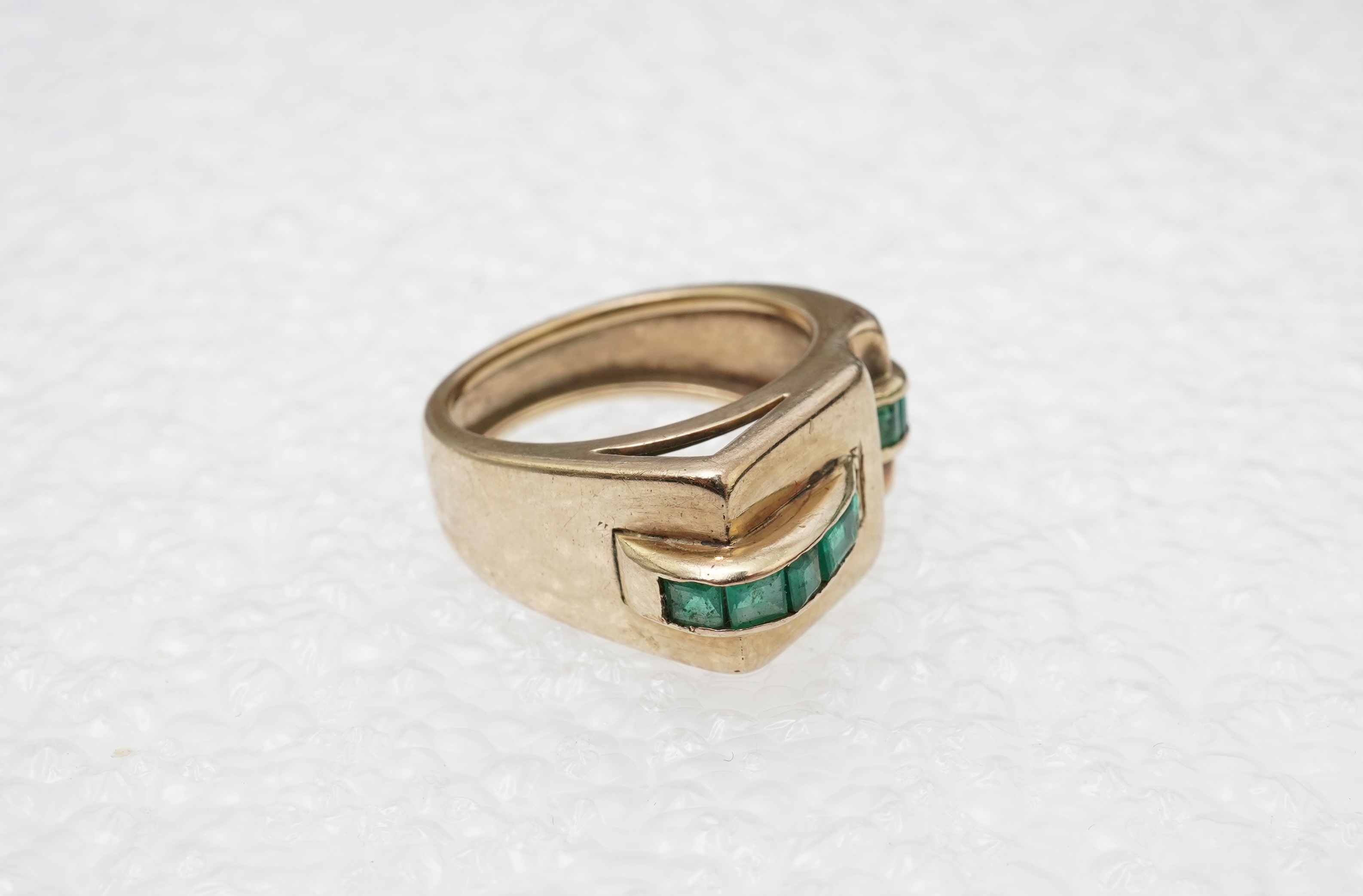A Retro emerald dress ring, 1940s